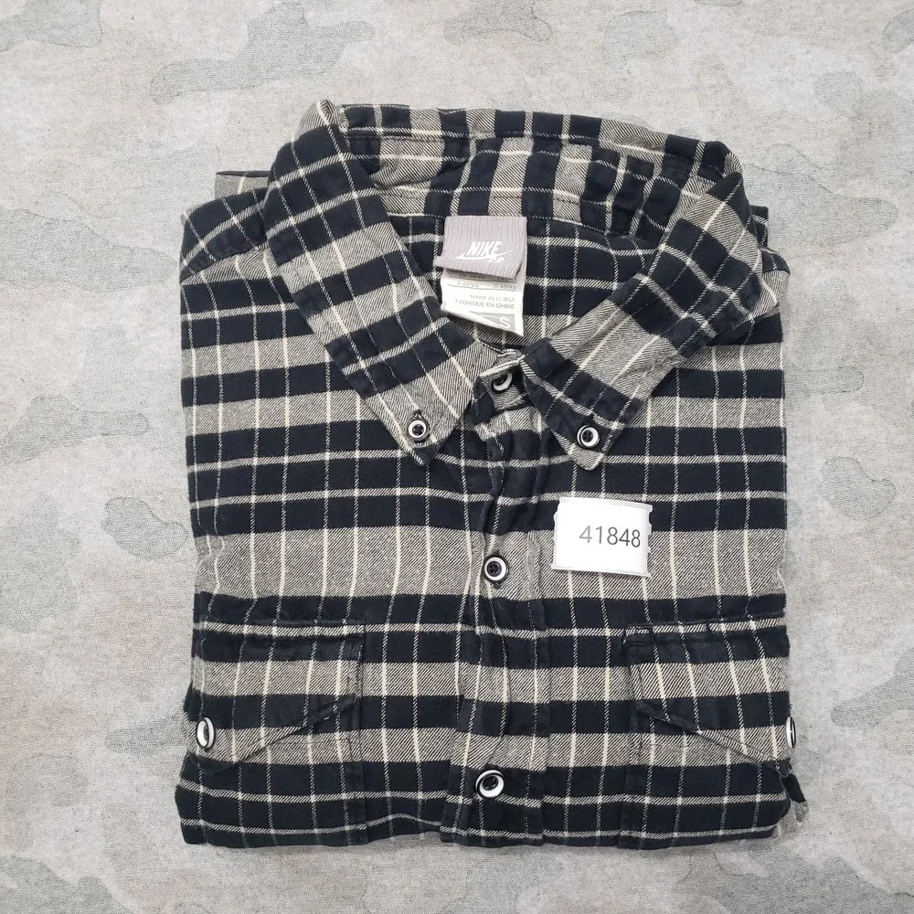 Nike SB Shirt Mens Small Gray Pockets Pearl Snap‎ Long Sleeve Stripped